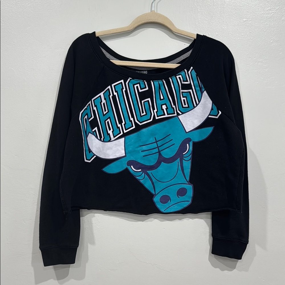 Women’s Black Chicago Bulls Cropped Sweatshirt